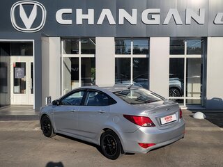 2014 Hyundai Solaris I Рестайлинг, серебристый, 530000 рублей, вид 4