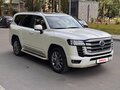 2022 Toyota Land Cruiser 300 Series, белый, 11000000 рублей - вид 2