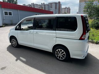 2005 Nissan Serena III (C25), белый, 825000 рублей, вид 5