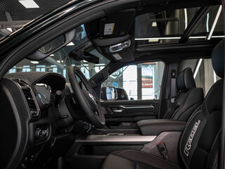 2026 Ram 1500 Crew Cab eTorque V Рестайлинг, зелёный, 10397013 рублей, вид 3