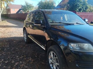 2006 Volkswagen Touareg I Рестайлинг, чёрный, 670000 рублей, вид 2