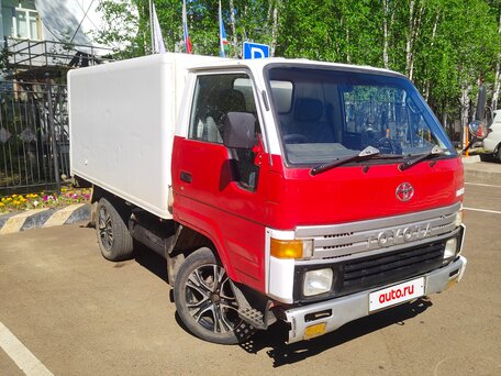 1995 Toyota HiAce, красный, 650000 рублей, вид 2