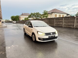 2017 Volkswagen Polo V Рестайлинг, белый, 1200000 рублей, вид 1