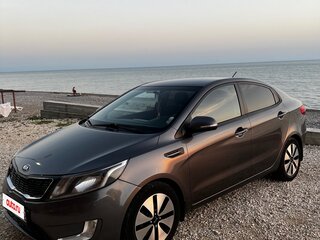 2013 Kia Rio 4-speed III, серый, 900000 рублей, вид 3