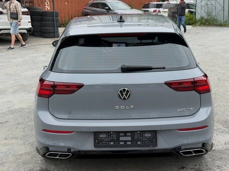 2023 Volkswagen Golf VIII, серый, 1920000 рублей, вид 5