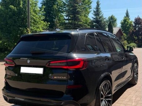 2020 BMW X5 M50d IV (G05/G18), чёрный, 7300000 рублей, вид 2