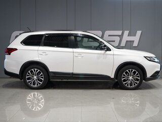 2016 Mitsubishi Outlander III Рестайлинг 2, белый, 2079000 рублей, вид 5