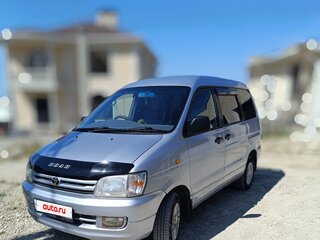 1997 Toyota Town Ace Noah III, серебристый, 850000 рублей, вид 1