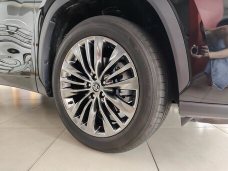 2026 Toyota Highlander IV (XU70), чёрный, 5590000 рублей, вид 4