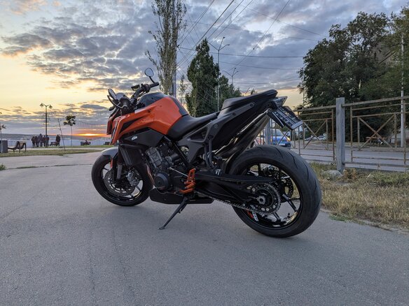 2023 KTM 790 Duke, оранжевый, 615000 рублей - вид 3