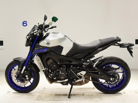 2016 Yamaha MT-09 (FZ-09), серый, 690000 рублей, вид 2