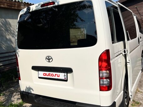 2011 Toyota HiAce, белый, 2300000 рублей, вид 2