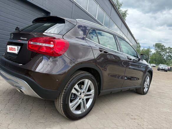 2015 Mercedes-Benz GLA 250 I (X156), коричневый - вид 2