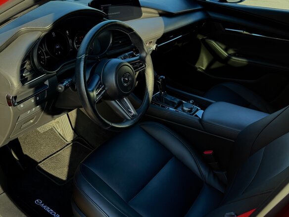 2019 Mazda 3 IV (BP), красный, 2200000 рублей - вид 4