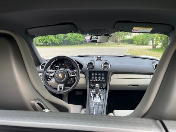2016 Porsche Cayman III 718 (982), белый, 7500000 рублей - вид 6