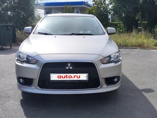 2013 Mitsubishi Lancer X Рестайлинг, серебристый, 900000 рублей, вид 1