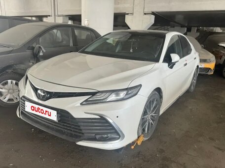 2023 Toyota Camry VIII (XV70) Рестайлинг, белый, 3101560 рублей, вид 3