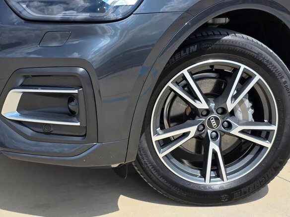 2022 Audi Q5 40 TDI II (FY) Рестайлинг, серый, 4800000 рублей - вид 2
