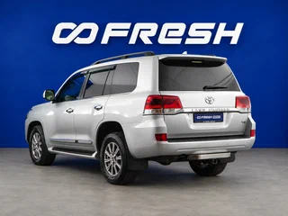 2016 Toyota Land Cruiser 200 Series Рестайлинг 2, серебристый, 4949700 рублей, вид 2