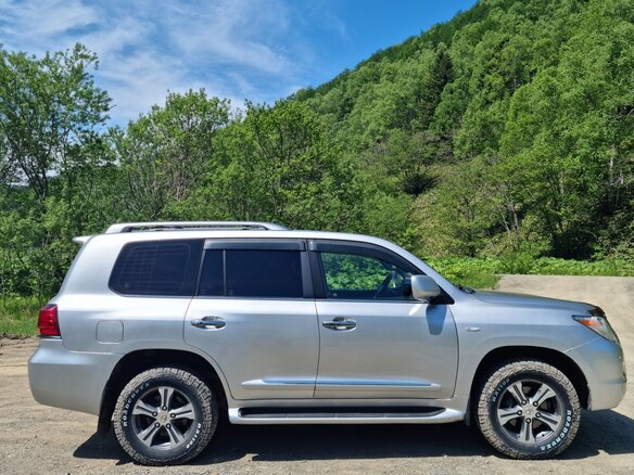 2009 Lexus LX 570 III, серебристый, 2800000 рублей - вид 2