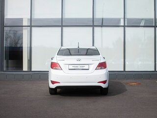 2014 Hyundai Solaris I Рестайлинг, белый, 650000 рублей, вид 4