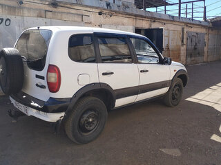 2003 Chevrolet Niva I, белый, 200000 рублей, вид 2