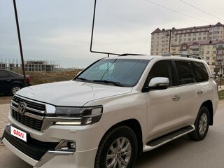 2016 Toyota Land Cruiser 200 Series Рестайлинг 2, белый, 5650000 рублей, вид 1
