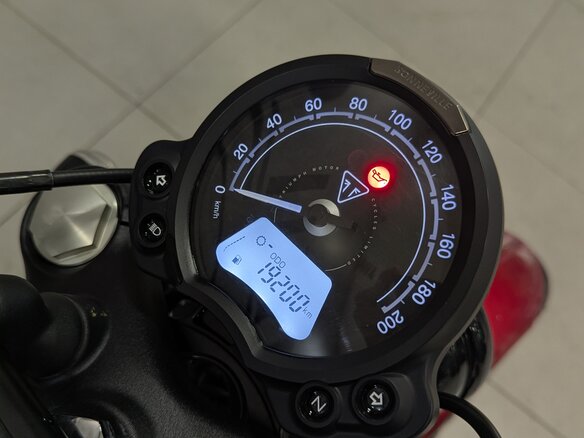 2022 Triumph Bonneville Bobber, красный, 1490000 рублей - вид 9
