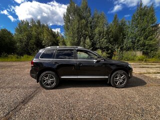 2007 Volkswagen Touareg I Рестайлинг, чёрный, 1020000 рублей, вид 3