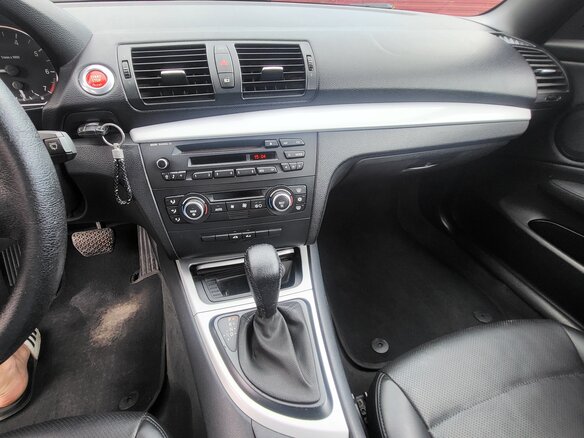 2008 BMW 1 серии 120i I (E81/E82/E87/E88) Рестайлинг, чёрный, 900000 рублей - вид 8