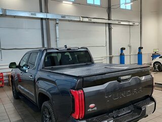2022 Toyota Tundra CrewMax III, серый, 10200000 рублей, вид 4