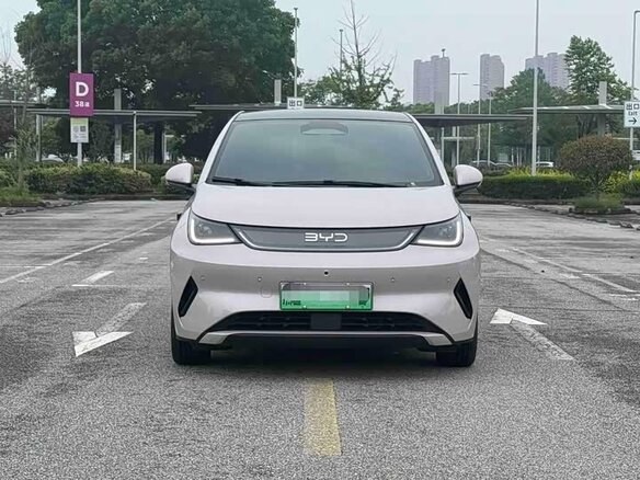 2025 BYD Dolphin 45.12 kWh I Рестайлинг, белый, 1649999 рублей - вид 1
