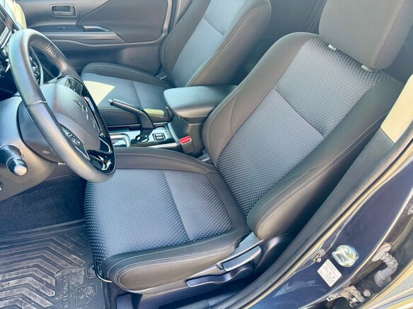 2018 Mitsubishi Outlander III Рестайлинг 3, синий, 1890000 рублей - вид 13