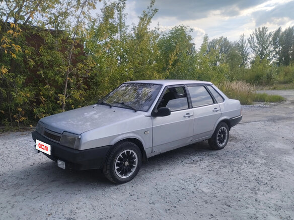 2001 Lada (ВАЗ) 21099, серебристый