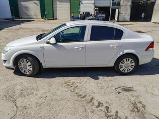 2010 Opel Astra H Рестайлинг, белый, 630000 рублей, вид 4