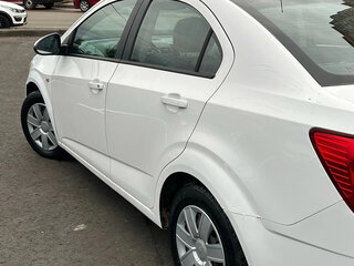 2012 Chevrolet Aveo II, белый, 400000 рублей, вид 4