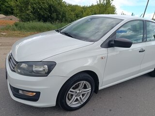 2015 Volkswagen Polo V Рестайлинг, белый, 880000 рублей, вид 1