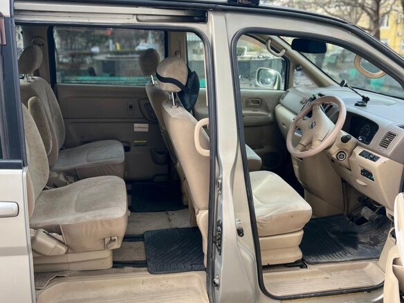 2002 Nissan Serena II (C24), серый, 650000 рублей - вид 9