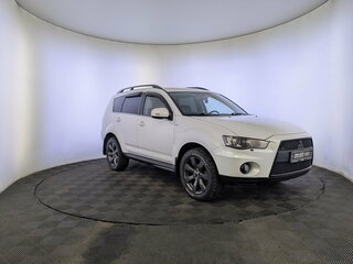 2011 Mitsubishi Outlander II Рестайлинг, белый, 1420000 рублей, вид 3