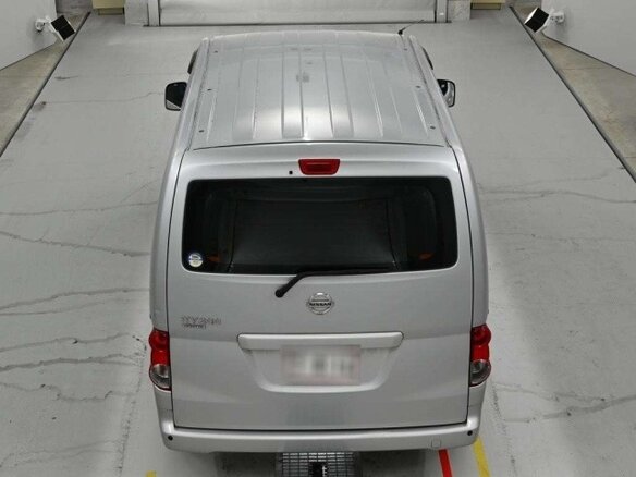 2018 Nissan NV200, серебристый - вид 4