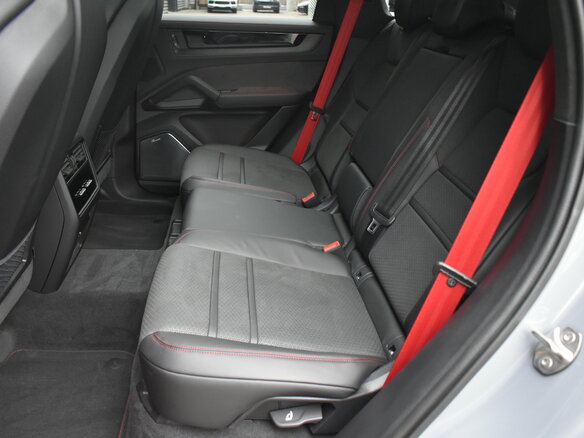 2025 Porsche Cayenne GTS III Рестайлинг, серый, 23999000 рублей - вид 17