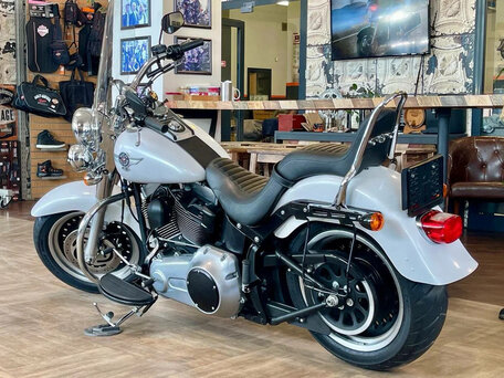 2011 Harley-Davidson Fat Boy, белый, 1290000 рублей, вид 5