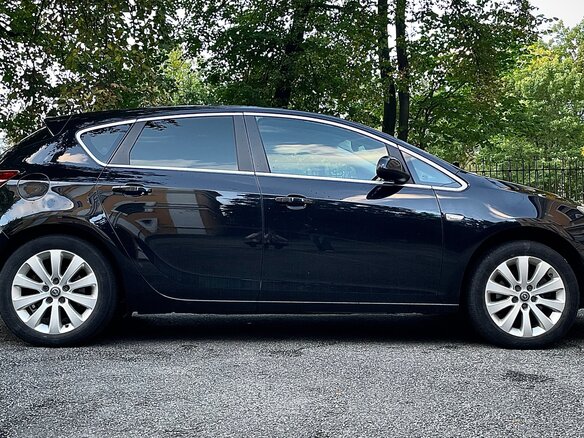 2011 Opel Astra J, чёрный, 730000 рублей - вид 4