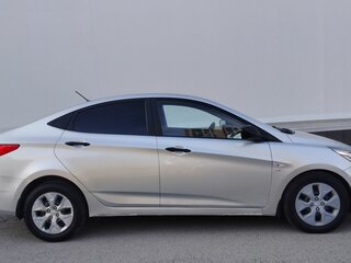2014 Hyundai Solaris I Рестайлинг, серебристый, 929000 рублей, вид 5