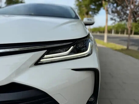 2023 Toyota Corolla XII (E210), белый, 1600000 рублей, вид 3