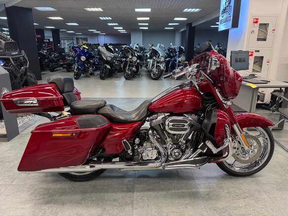 2016 Harley-Davidson CVO Street Glide, красный, 1611000 рублей