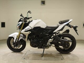 Suzuki GSR 750