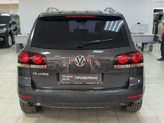 2010 Volkswagen Touareg I Рестайлинг, серый, 945000 рублей, вид 5