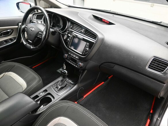 2016 Kia Ceed II Рестайлинг, серебристый, 1370000 рублей - вид 6