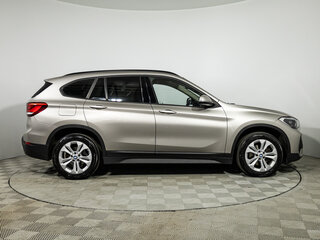 2020 BMW X1 18d xDrive II (F48) Рестайлинг, серебристый, 2849700 рублей, вид 4